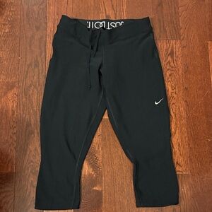 Nike Black Cropped Leggings